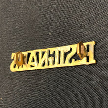 Lade das Bild in den Galerie-Viewer, Original WW2 British Army Brass Shoulder Title - Royal Signals - The Militaria Shop