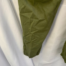 Charger l'image dans la galerie, Genuine British Army Surplus Lightweight Men's Trousers - Size 31" Waist - The Militaria Shop