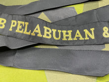 Lade das Bild in den Galerie-Viewer, Genuine British Royal Navy - Jab Pelabuhan & Dermaga Cap Tally - Full Length - The Militaria Shop