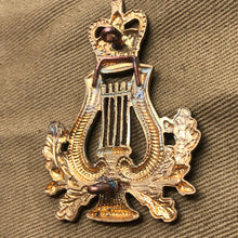 Load image into Gallery viewer, Genuine British Army Cap Badge - Musicians - The Militaria Shop