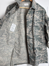 Charger l'image dans la galerie, Surplus US Air Force UCP Uniform Jacket 42 Long - The Militaria Shop