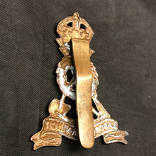 Charger l'image dans la galerie, Original British Army Cap/Beret Badge - Labour Corps - The Militaria Shop