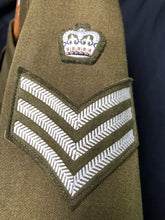 Lade das Bild in den Galerie-Viewer, British Army Grade 1 No.2 Dress Uniform Jacket - Size 170/100/84 - The Militaria Shop