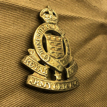 Load image into Gallery viewer, Original WW2 British Army Royal Army Ordnance Corps RAOC Cap Badge - The Militaria Shop