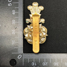 Lade das Bild in den Galerie-Viewer, Genuine British Army Yorkshire Hussars Cap Badge - The Militaria Shop