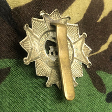 Lade das Bild in den Galerie-Viewer, Original WW2 British Army Cap Badge - Bedfordshire & Hertfordshire Regiment - The Militaria Shop