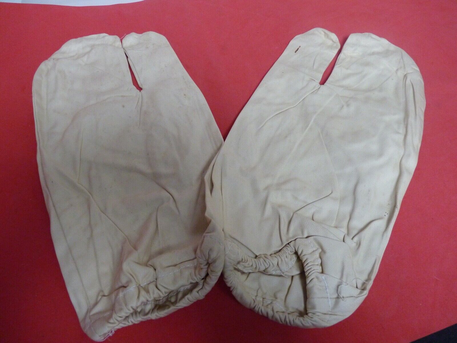 Original WW2 British Army Gunners Winter White Gloves - 1942 - The Militaria Shop