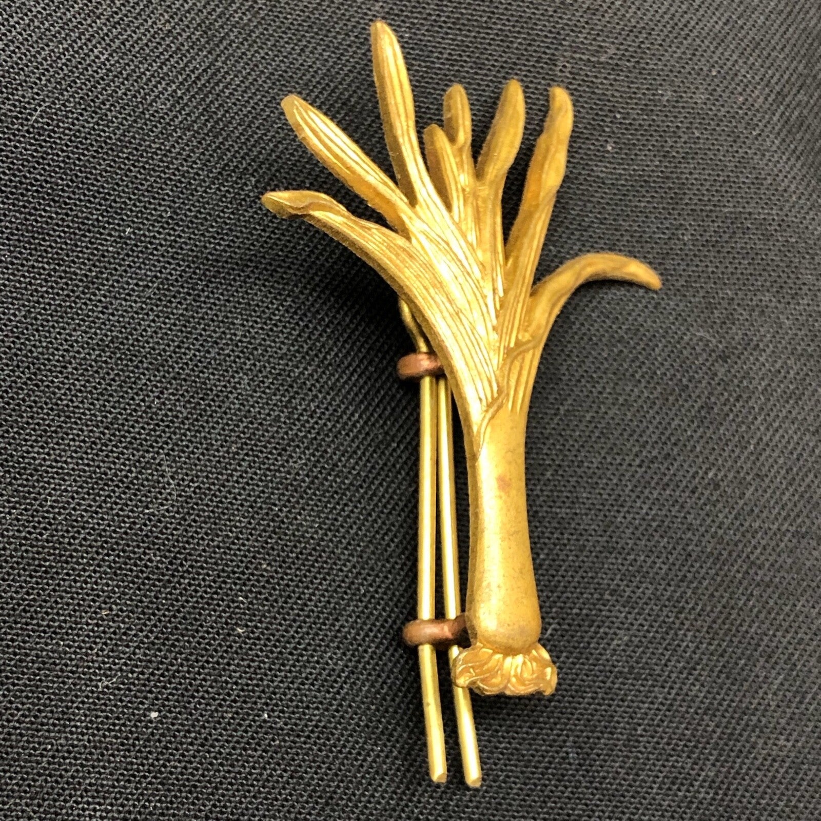 Original British Army WW1 / WW2 Welsh Guards Cap Badge - The Militaria Shop
