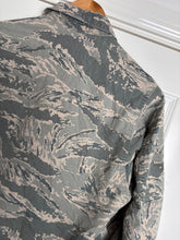 Lade das Bild in den Galerie-Viewer, Surplus US Air Force UCP Uniform Jacket 40 chest - The Militaria Shop