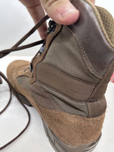 Lade das Bild in den Galerie-Viewer, British Army Surplus Brown Leather Combat Boots - YDS - Size UK 7 M - The Militaria Shop