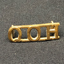 Load image into Gallery viewer, Original WW1/WW2 British Army Q.O.H Queen's Own Hussars Shoulder Title - The Militaria Shop