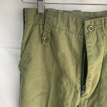 Lade das Bild in den Galerie-Viewer, Genuine British Army Surplus OD Green Lightweight Combat Trousers Size 75/76/92 - The Militaria Shop