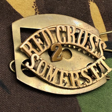 Lade das Bild in den Galerie-Viewer, Original WW1 British Army Red Cross Shoulder Title - Somerset - The Militaria Shop
