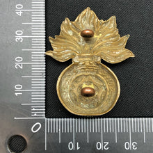 Lade das Bild in den Galerie-Viewer, Original WW1 British Army Regimental Cap Badge - Royal Fusiliers - The Militaria Shop