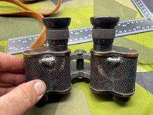 Charger l'image dans la galerie, Original Pair of British Army WW1 Dated Binoculars in Leather Case - The Militaria Shop