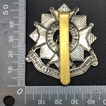 Charger l'image dans la galerie, Original WW1 / WW2 British Army Bedfordshire & Hertfordshire Regiment Cap Badge - The Militaria Shop