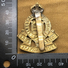 Load image into Gallery viewer, Original WW2 British Army Royal Army Ordnance Corps RAOC Cap Badge - The Militaria Shop