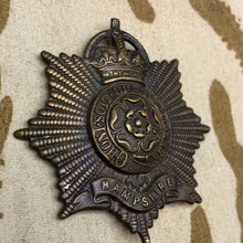 Load image into Gallery viewer, Original WW1 British Army Officers Bronze Hampshire Regiment Cap Badge - The Militaria Shop