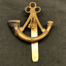Charger l'image dans la galerie, Original British Army Cap/Beret Badge - Light Infantry - The Militaria Shop
