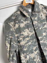 Lade das Bild in den Galerie-Viewer, Surplus US Army ACU Combat Uniform Jacket-6R - The Militaria Shop