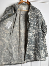 Charger l'image dans la galerie, Surplus US Army ACU Combat Uniform Jacket-Medium Long - The Militaria Shop