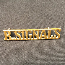 Lade das Bild in den Galerie-Viewer, Original WW2 British Army Brass Shoulder Title - Royal Signals - The Militaria Shop