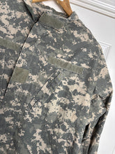 Charger l'image dans la galerie, Surplus US Army ACU Combat Uniform Jacket-Medium Regular - The Militaria Shop