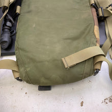Charger l'image dans la galerie, Genuine British Army DPM Camouflaged Individual Hydration System - The Militaria Shop