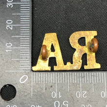 Charger l'image dans la galerie, Original WW1/WW2 British Army RA Royal Artillery Shoulder Title - The Militaria Shop