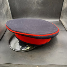 Lade das Bild in den Galerie-Viewer, British Army Peaked Cap - Royal Artillery - Size 58cm - The Militaria Shop