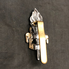 Charger l'image dans la galerie, Original British Army Cap/Beret Badge - Royal Army Education Corps - The Militaria Shop