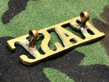 Lade das Bild in den Galerie-Viewer, Original WW2 British Army Brass Shoulder Title - RASC Army Service Corps - The Militaria Shop