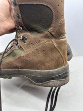 Lade das Bild in den Galerie-Viewer, British Army Surplus Brown Leather Combat Boots - Meindl - Size UK 9 M - The Militaria Shop