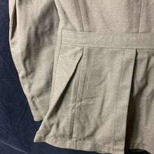 Lade das Bild in den Galerie-Viewer, Original WW2 US Army Class A Dress Jacket 1940 - Private Ryan Prop - 38" Large - The Militaria Shop