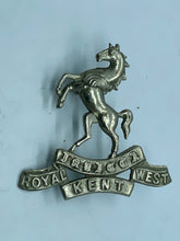 Load image into Gallery viewer, Original WW1 / WW2 British Army The Royal Kent Regiment Cap Badge - The Militaria Shop