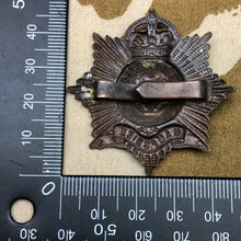 Load image into Gallery viewer, Original WW1 British Army Officers Bronze Hampshire Regiment Cap Badge - The Militaria Shop