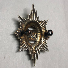 Load image into Gallery viewer, Original WW1 British Army Worcestershire Regiment Cap Badge - The Militaria Shop