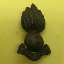 Load image into Gallery viewer, Original WW1/WW2 British Army Royal Artillery Cap Badge - The Militaria Shop