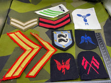 Charger l'image dans la galerie, Group of Original British Army Sleeve Rank and Other Insignia - The Militaria Shop