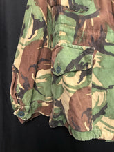 Charger l'image dans la galerie, Genuine British Army 68 Pattern DPM Camouflaged Combat Smock - 39" Chest Size 2 - The Militaria Shop