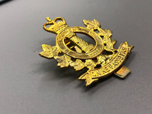 Charger l'image dans la galerie, Vintage Canadian Army Régiment de Hull (Le Régiment de Hull (RCAC)) Cap Badge - The Militaria Shop
