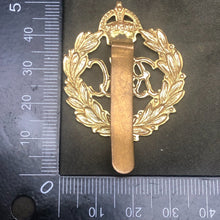 Load image into Gallery viewer, Original WW2 British Army Cap Badge - Royal Armoured Corps - The Militaria Shop