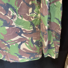 Lade das Bild in den Galerie-Viewer, Genuine British Army Surplus DPM Windproof Combat Smock - Size 180/96 - The Militaria Shop