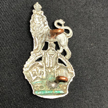Lade das Bild in den Galerie-Viewer, Original WW1 British Army Cap Badge - Queen's Own Royal West Kent Regiment - The Militaria Shop