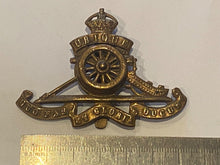 Load image into Gallery viewer, Original WW1 / WW2 British Army Royal Artillery Cap Badge - Spinning Wheel - The Militaria Shop