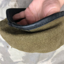Lade das Bild in den Galerie-Viewer, Genuine British Army Beret - Guards Division - Size 55 - The Militaria Shop