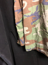 Load image into Gallery viewer, US Army Jacket Mens Woodland Camo Combat Military USA BDU Overshirt - 44" Chest - The Militaria Shop