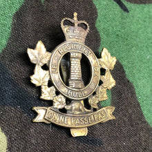 Load image into Gallery viewer, Original Canadian Army Le Régiment de Hull Beret / Cap Badge - The Militaria Shop
