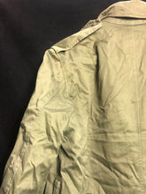 Lade das Bild in den Galerie-Viewer, Genuine US Army Greatcoat - Regular Small - 38" Chest - The Militaria Shop