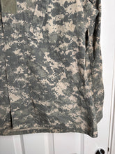 Charger l'image dans la galerie, Surplus US Army ACU Combat Uniform Jacket-Medium Regular - The Militaria Shop